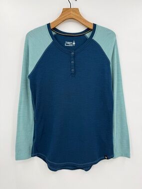 Smartwool Women's Merino 250 Travel Henley Top in Colorblock Blue Teal Size M